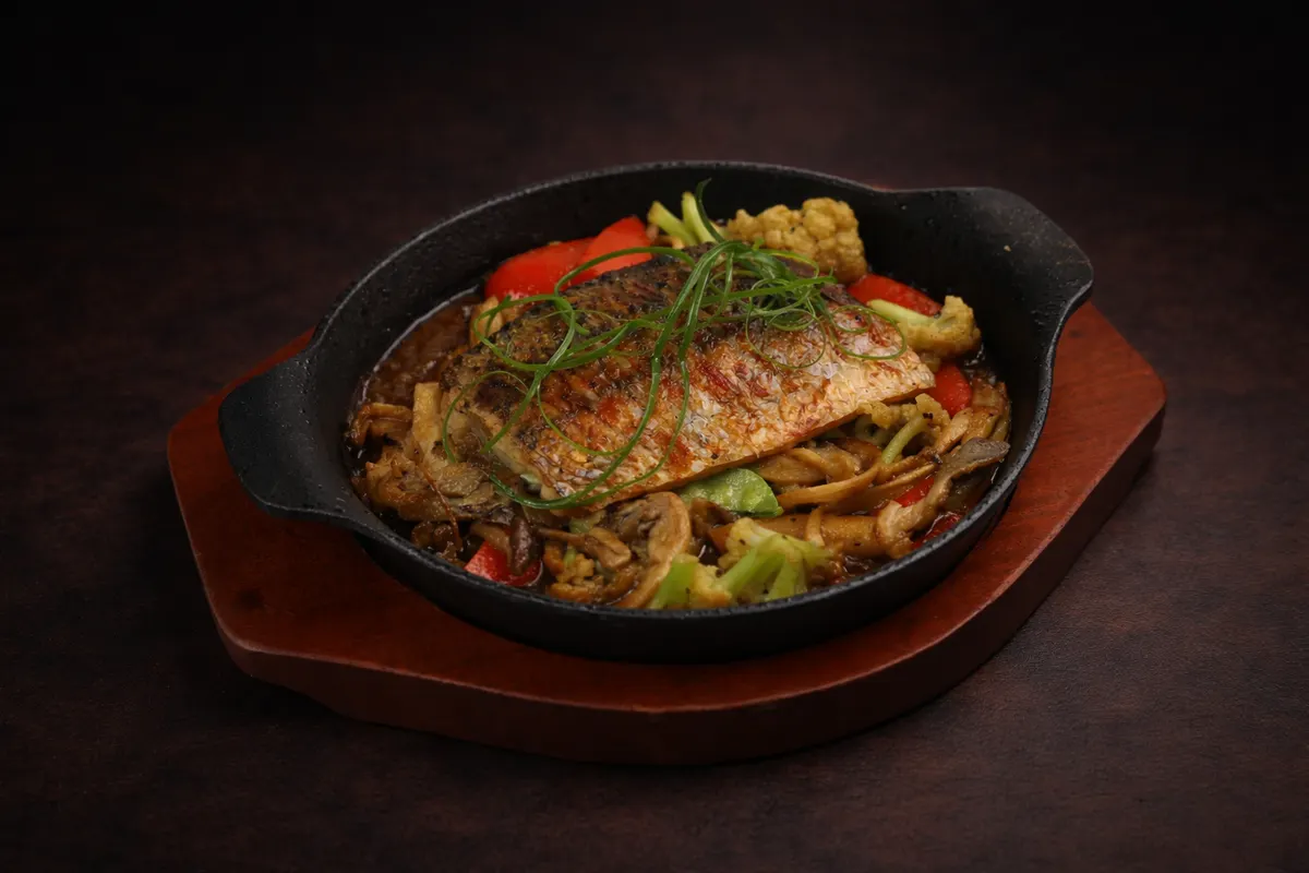 鐵板蒜香鱸魚蔬菜｜Garlic Ginger Sea Bass